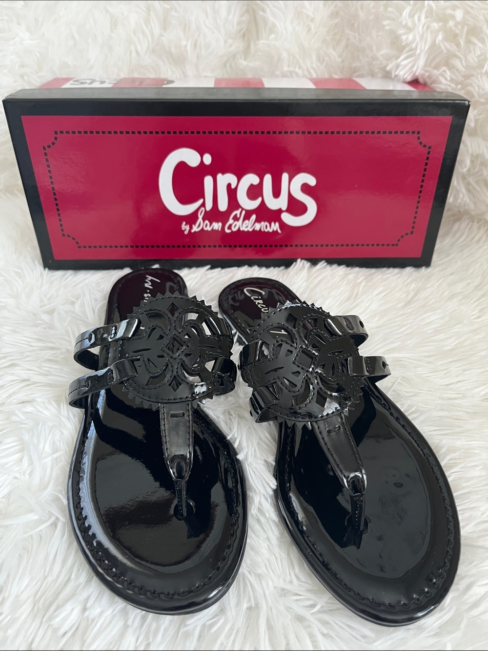 Circus by Sam Edelman Black Patent Laser-Cut Thong Sandals